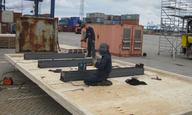 Houten vloer gereed maken op flatrack