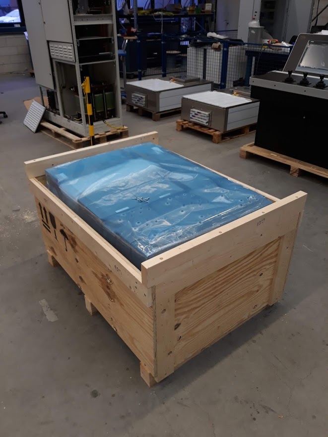 Kist met goederen in VCI folie