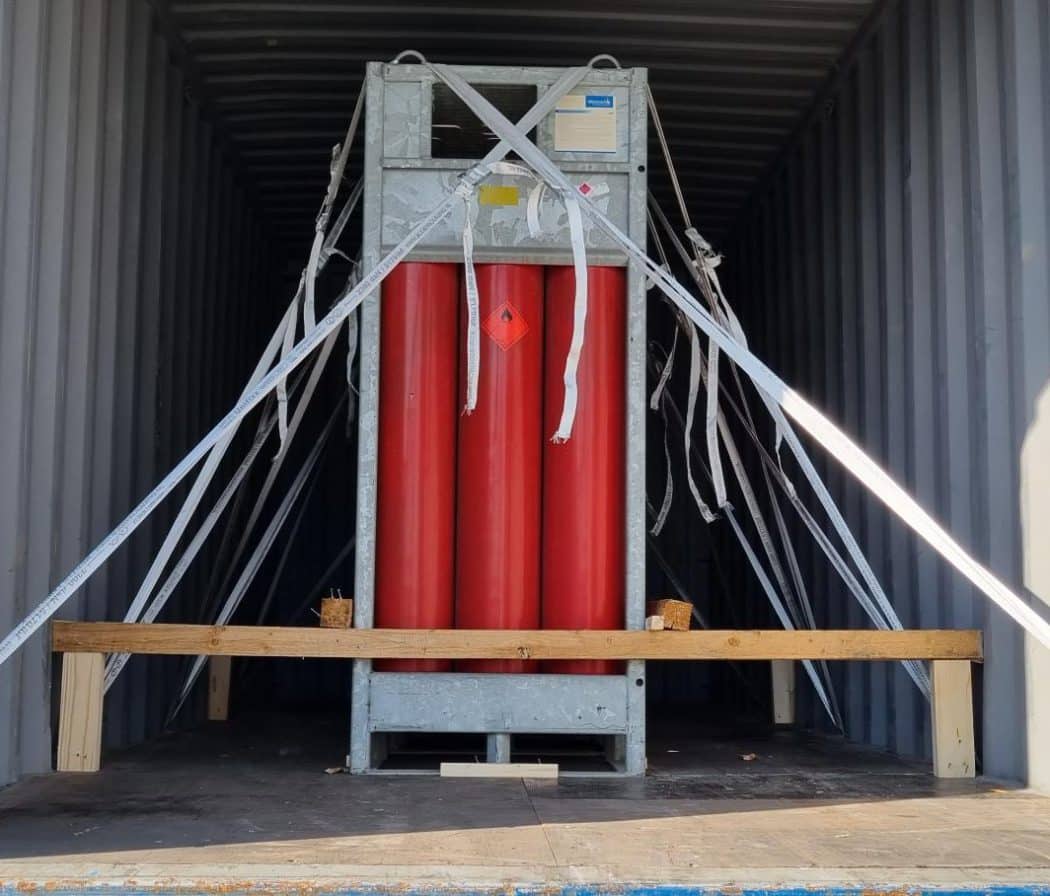 Lashing en securing gasflessen in container